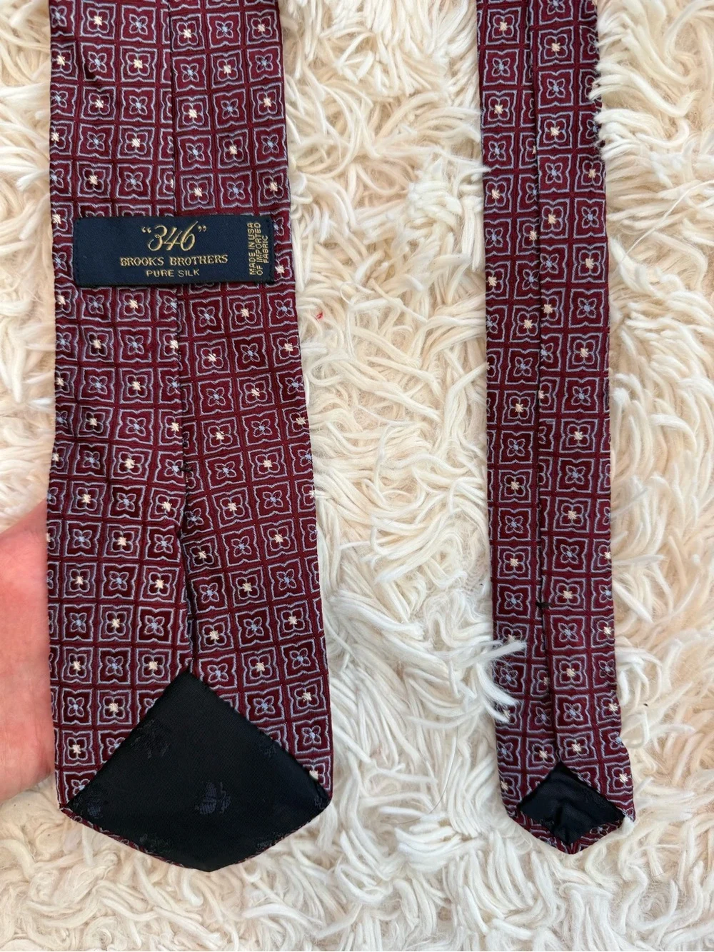 Brooks Brothers 346 Pure Silk Necktie Burgundy Geometric Medallion Tie
